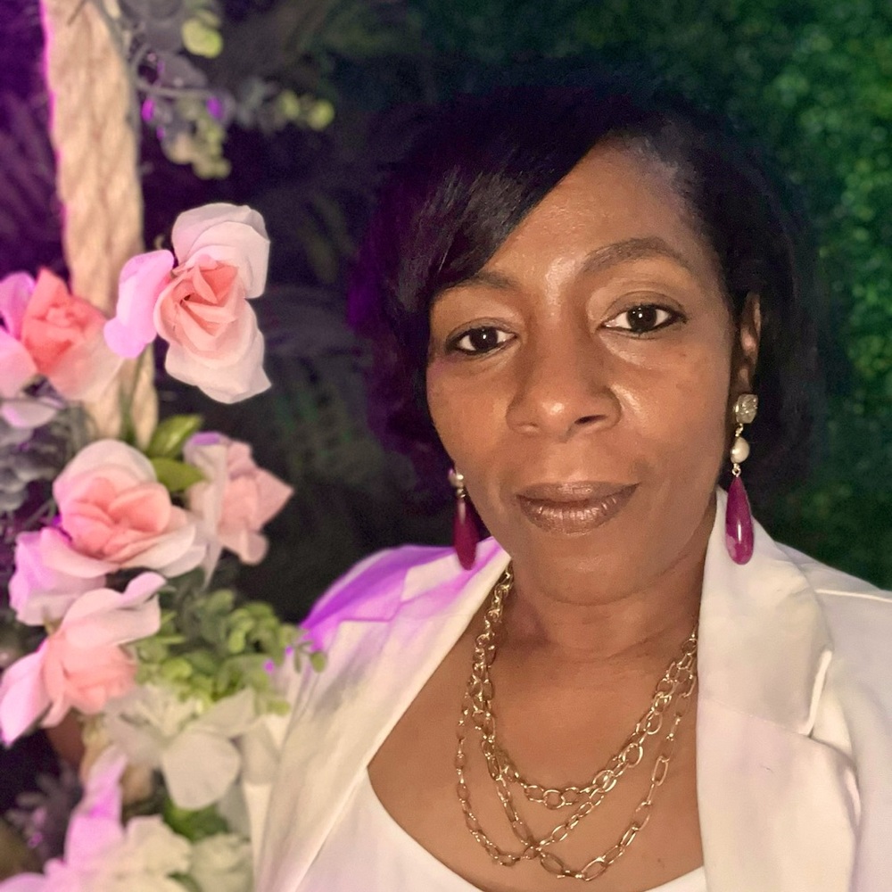 @vronnierich is LIVE!!!! Live Show Listing 🔥 Like to be Notified